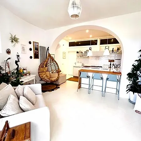 Alojamento de Acomodação e Pequeno-almoço Casa Maddy Capri